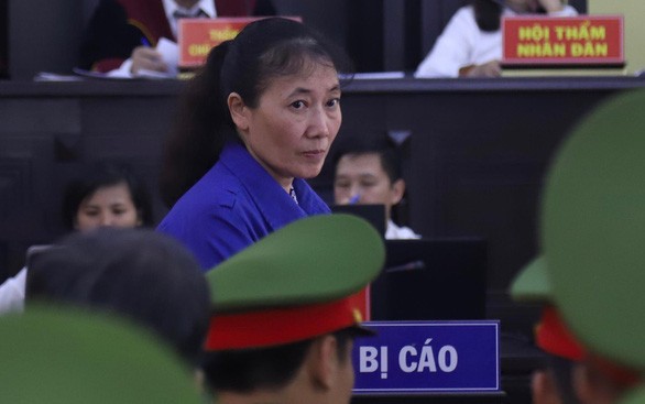 Bị cáo Nguyễn Thị Hồng Nga - Cựu Chuyên viên Phòng Khảo thí và Quản lý chất lượng giáo dục. Ảnh: Tuổi Trẻ Bị cáo Nguyễn Thị Hồng Nga - Cựu Chuyên viên Phòng Khảo thí và Quản lý chất lượng giáo dục. Ảnh: Tuổi Trẻ