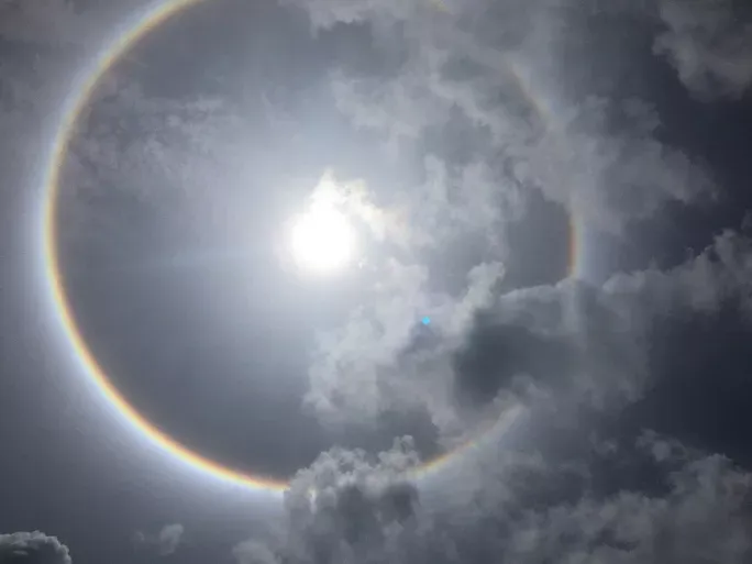 Quầng hào quang xảy ra ở Bà Rịa - Vũng Tàu. Ảnh: NLĐ Quầng hào quang xảy ra ở Bà Rịa - Vũng Tàu. Ảnh: NLĐ