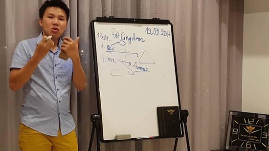 Ông A. nạn nhân của vụ cướp trong một buổi thuyết trình về Bitkingdom. Ảnh: Ngày nay Ông A. nạn nhân của vụ cướp trong một buổi thuyết trình về Bitkingdom. Ảnh: Ngày nay