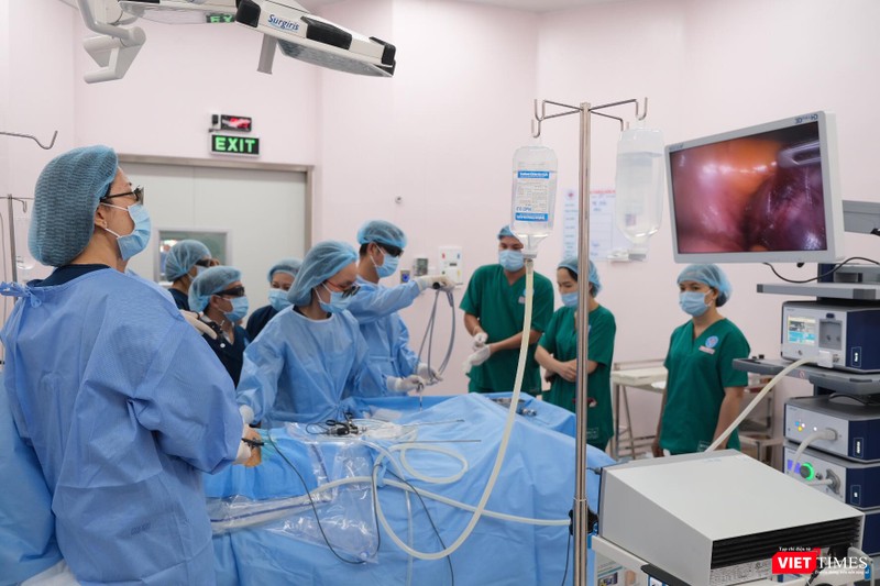 Ca phẫu thuật đầu tiên bằng phương pháp nội soi 3D tại BV Hùng Vương. Ảnh: Thiên Chương Ca phẫu thuật đầu tiên bằng phương pháp nội soi 3D tại BV Hùng Vương. Ảnh: Thiên Chương