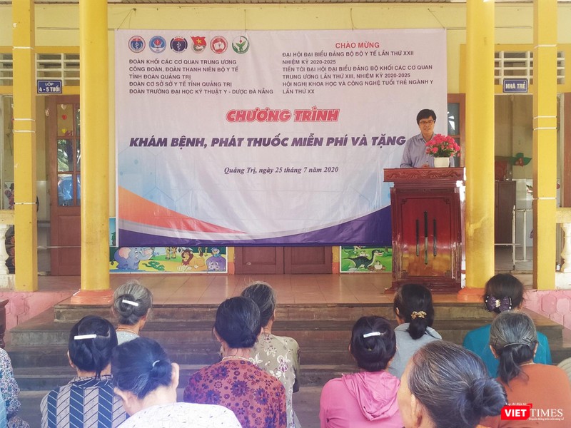 PGS.TS Nguyễn Tuấn Hưng - Phó Vụ trưởng Vụ tổ chức cán bộ (Bộ Y tế), Chủ tịch Công đoàn Cơ quan Bộ Y tế phát biểu khai mạc chương trình PGS.TS Nguyễn Tuấn Hưng - Phó Vụ trưởng Vụ tổ chức cán bộ (Bộ Y tế), Chủ tịch Công đoàn Cơ quan Bộ Y tế phát biểu khai mạc chương trình