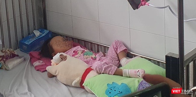 Bệnh nhi được hồi sinh nhờ được dùng kỹ thuật ECMO (Ảnh: N.T)