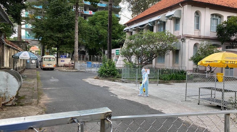 Xịt khử khuẩn đảm bảo an toàn cho Đơn vị Điều trị COVID-19 cho trẻ em. Ảnh: BVNĐ2 Xịt khử khuẩn đảm bảo an toàn cho Đơn vị Điều trị COVID-19 cho trẻ em. Ảnh: BVNĐ2