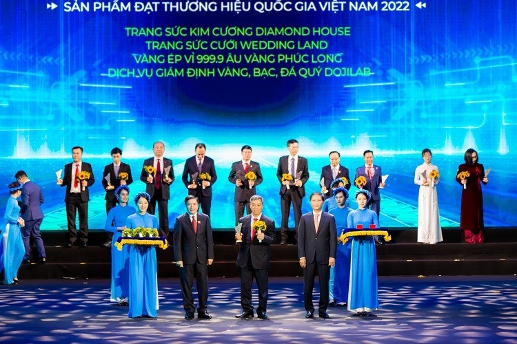DOJI 12 năm liên tiếp được công nhận Thương hiệu quốc gia DOJI 12 năm liên tiếp được công nhận Thương hiệu quốc gia