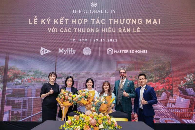 Masterise Homes ký kết hợp tác cùng các thương hiệu F&B nổi tiếng vào sáng cùng ngày, các thương hiệu sẽ có mặt tại The Global City trong thời gian tới. Masterise Homes ký kết hợp tác cùng các thương hiệu F&B nổi tiếng vào sáng cùng ngày, các thương hiệu sẽ có mặt tại The Global City trong thời gian tới.