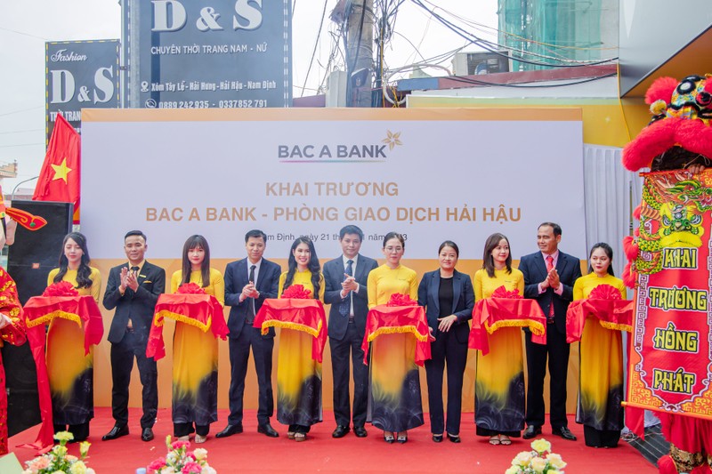 Nghi lễ cắt băng khai trương Phòng giao dịch Hải Hậu 0I9A8086-min.jpg