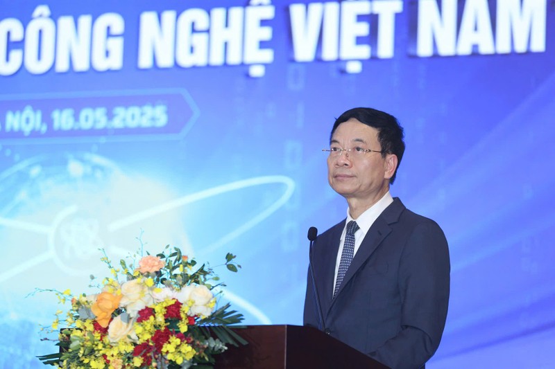 Bộ trưởng Bộ KH&CN Nguyễn Mạnh Hùng KHCN5.jpg