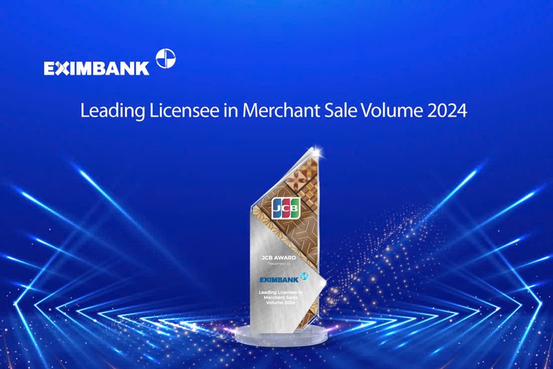 Eximbank đã được JCB – tổ chức thẻ quốc tế hàng đầu - trao tặng giải thưởng Ngân hàng dẫn đầu về doanh số thanh toán thẻ năm 2024. 31-5 Exim1.jpg