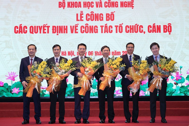 Bộ KH&CN phân công công việc giữa Bộ trưởng Nguyễn Mạnh Hùng và các thứ Trưởng Phạm Đức Long, Lê Xuân Định, Hoàng Minh và Bùi Hoàng Phương. Ảnh: Lê Anh Dũng. 30.6 bo-khcn-63209.jpg