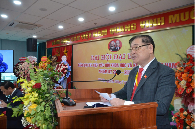 Tiến sĩ khoa học Phan Xuân Dũng - Chủ tịch VUSTA phát biểu khai mạc. Dang bo1.png
