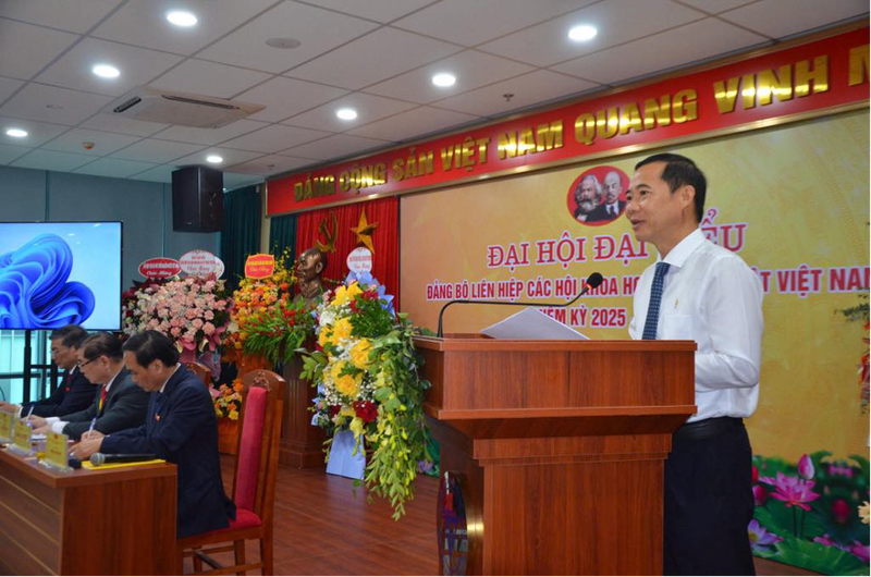 Đồng chí Nguyễn Thái Học, Phó bí thư Đảng ủy Mặt trận Tổ quốc Việt Nam và các đoàn thể trung ương phát biểu tại Đại hội. Dang bo2.png