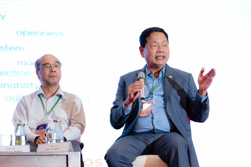 TS Trương Gia Bình, Nhà sáng lập và Chủ tịch HĐQT, Tập đoàn FPT phát biểu trong phiên thảo luận. VNN 13.jpg