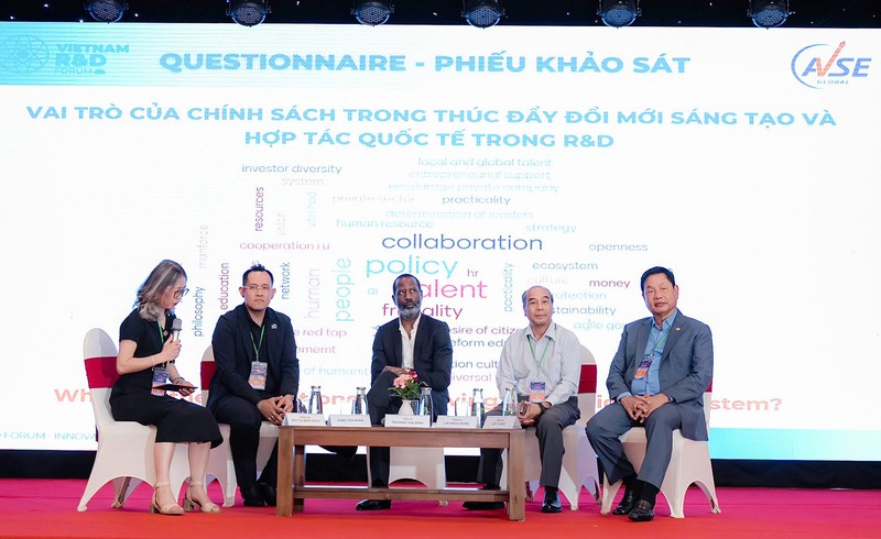 Các diễn giả trong phiên thảo luận VNN 14.jpg