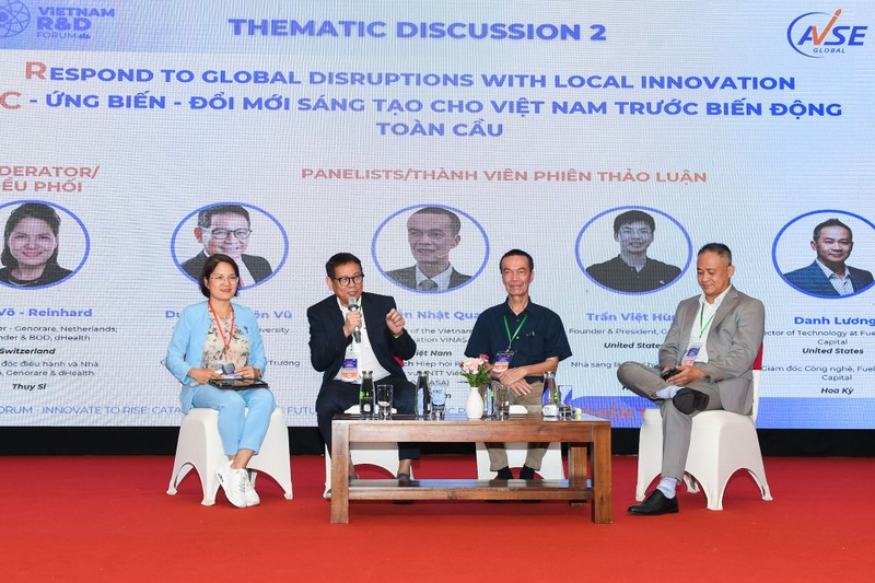 Tiến sĩ Quy Võ-Reinhard điều phối phiên thảo luận chủ đề "Ứng biến - Đổi mới sáng tạo cho Việt Nam trước biến động toàn cầu" ngày 30/7/2025 trong khuôn khổ Diễn đàn Nghiên cứu và Phát triển Việt Nam 2025. 1-8 VNN2.jpg