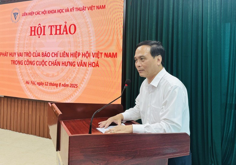 PGS.TS Phạm Ngọc Linh, Phó Chủ tịch Liên hiệp các Hội Khoa học và Kỹ thuật Việt Nam phát biểu tại Hội thảo - Ảnh: VGP. 12-8 LHH2.jpg