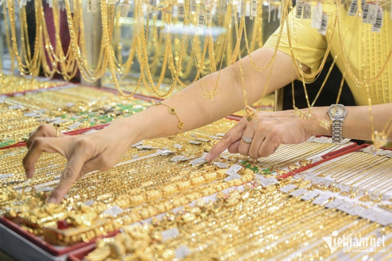 Chính phủ yêu cầu đánh thuế với giao dịch mua, bán vàng để hạn chế đầu cơ. Ảnh: Nguyễn Huế Ảnh màn hình 2025-09-14 lúc 18.10.23.png
