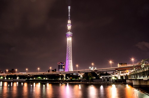 Skytree Tokyo hiện là tháp truyền hình cao nhất thế giới với độ cao 634m. Xây dựng trong giai đoạn 2008-2012, tổng chi phí khoảng 820 triệu USD. Hàng năm thu hút rất đông khách du lịch tham quan, là biểu tượng của Tokyo.