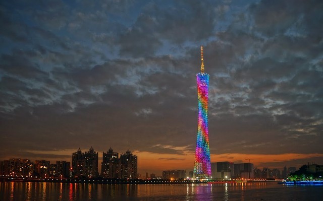 Canton Tower có độ cao 600m, là tháp truyền hình cao thứ 2 thế giới ở thời điểm hiện tại. Công trình được xem là biểu tượng tại Quảng Châu, Trung Quốc. Sau 6 năm xây dựng, năm 2010 công trình đã hoàn thành với tổng chi phí 450 triệu USD