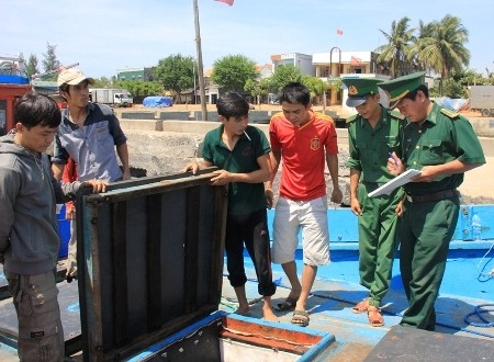 Trong thời gian gần đây, tàu cá Quảng Ngãi thường bị tàu Trung Quốc tấn công, uy hiếp và cướp tài sản ngay trên ngư trường Hoàng Sa của Việt Nam.