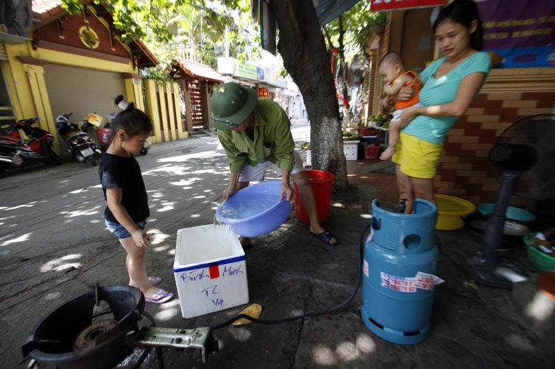 Sau sự cố vỡ đường ống, dân thủ đô khốn đốn vì mất nước kéo dài ảnh 3