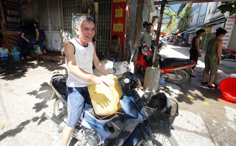 Sau sự cố vỡ đường ống, dân thủ đô khốn đốn vì mất nước kéo dài ảnh 4