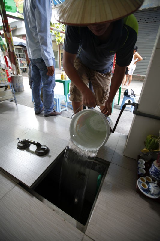 Sau sự cố vỡ đường ống, dân thủ đô khốn đốn vì mất nước kéo dài ảnh 6