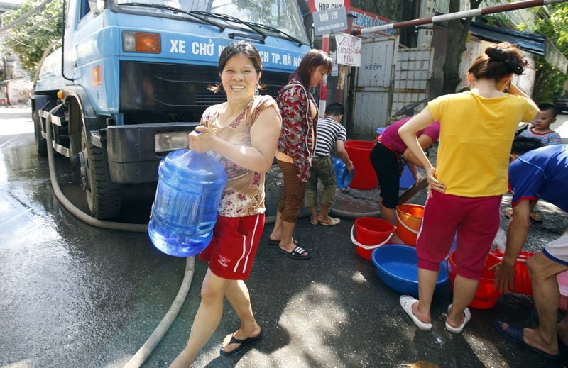 Sau sự cố vỡ đường ống, dân thủ đô khốn đốn vì mất nước kéo dài ảnh 7