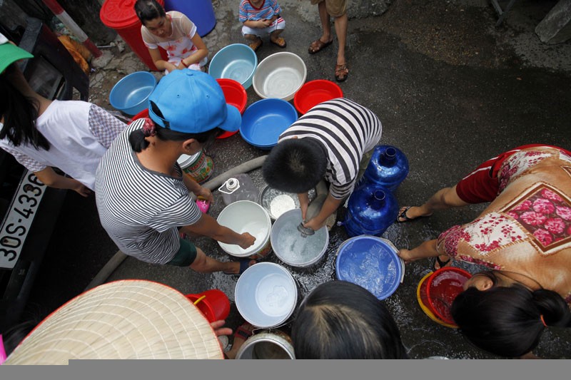 Sau sự cố vỡ đường ống, dân thủ đô khốn đốn vì mất nước kéo dài ảnh 9