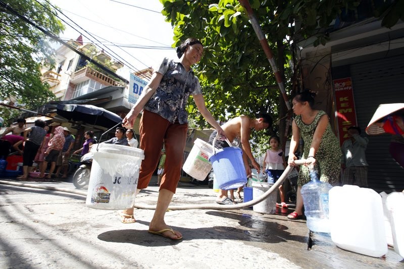 Sau sự cố vỡ đường ống, dân thủ đô khốn đốn vì mất nước kéo dài ảnh 11