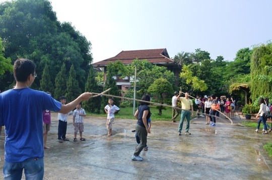 Đại sứ Ted Osius mời trẻ em làng SOS vào xe đặc biệt ảnh 11