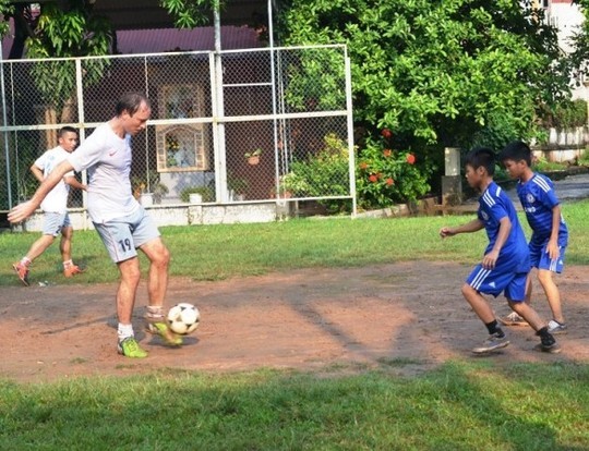 Đại sứ Ted Osius mời trẻ em làng SOS vào xe đặc biệt ảnh 10