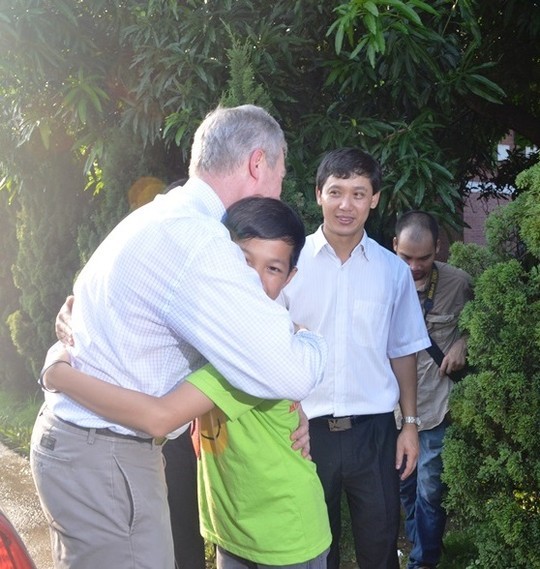 Đại sứ Ted Osius mời trẻ em làng SOS vào xe đặc biệt ảnh 12