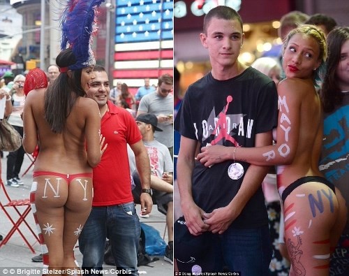 Chuyện các cô gái ngực trần kiếm 20 đôla với mỗi bức ảnh ảnh 2 Chuyện các cô gái ngực trần kiếm 20 đôla với mỗi bức ảnh ảnh 2