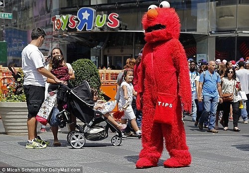 Chuyện các cô gái ngực trần kiếm 20 đôla với mỗi bức ảnh ảnh 4 Chuyện các cô gái ngực trần kiếm 20 đôla với mỗi bức ảnh ảnh 4