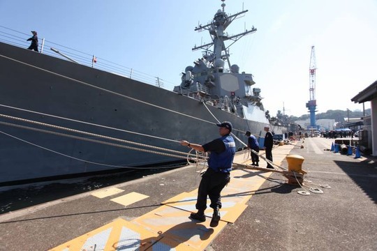 Tàu USS Benfold. Ảnh: Japan Times
