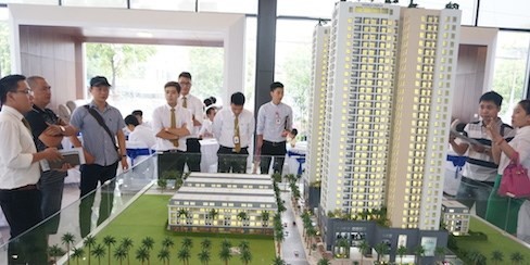 9 tháng qua, giá căn hộ tăng nhiều nhất là phân khúc trung cấp, thứ hai là phân khúc bình dân. 9 tháng qua, giá căn hộ tăng nhiều nhất là phân khúc trung cấp, thứ hai là phân khúc bình dân.