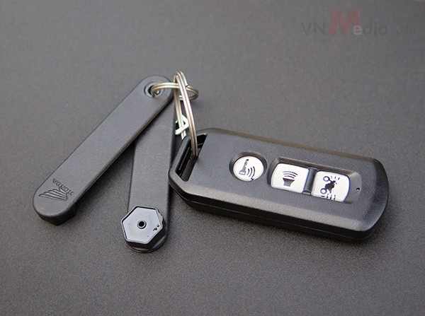 Thiết bị điều khiển từ xa FOB và khóa dự phòng