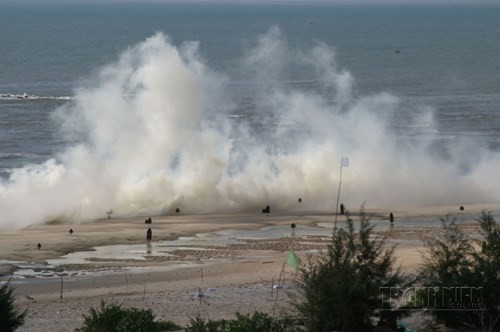 Diễn tập quân sự: Chống các tàu trang bị vũ khí hạng nặng đổ bộ từ biển ảnh 2