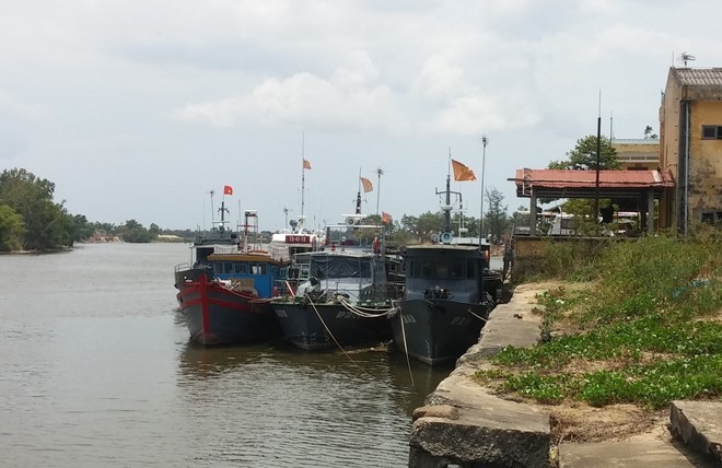 Tàu của Bộ đội biên phòng Quảng Trị nằm yên tại cảng nhưng lập hồ khống tuần tra biển để rút ruột nhà nước hàng tỉ đồng.