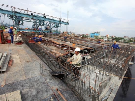 Phải đấu thầu lại những gói thầu
vượt giá trần