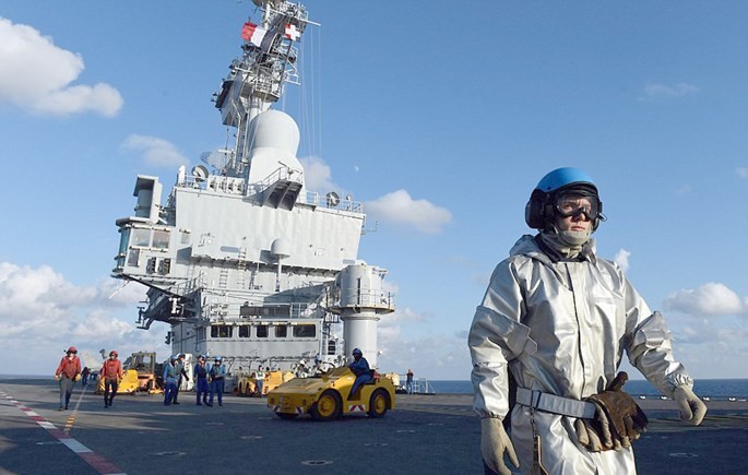 Trên tàu sân bay Pháp tham gia tấn công quân IS ở Trung Đông ảnh 3