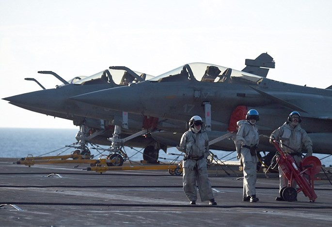 Trên tàu sân bay Pháp tham gia tấn công quân IS ở Trung Đông ảnh 6