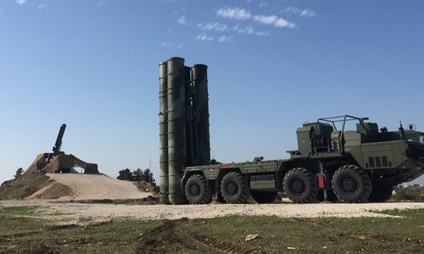 Hệ thống phòng không S-400 ngay lập tức trực chiến tại sân bay Hmeymim