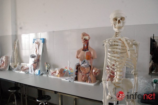 Các trang thiết bị nhằm phục vụ sinh viên theo học ngành Y đa khoa. Các trang thiết bị nhằm phục vụ sinh viên theo học ngành Y đa khoa.