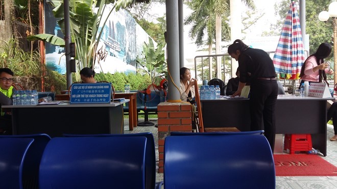 rước đây việc đón khách được giao cho CLB 849, tuy nhiên sau đó, 4 DN của Móng Cái cũng tham gia. Các tiêu chí mà Móng Cái xây dựng sẽ loại bỏ cơ bản các DN trong CLB 849 rước đây việc đón khách được giao cho CLB 849, tuy nhiên sau đó, 4 DN của Móng Cái cũng tham gia. Các tiêu chí mà Móng Cái xây dựng sẽ loại bỏ cơ bản các DN trong CLB 849