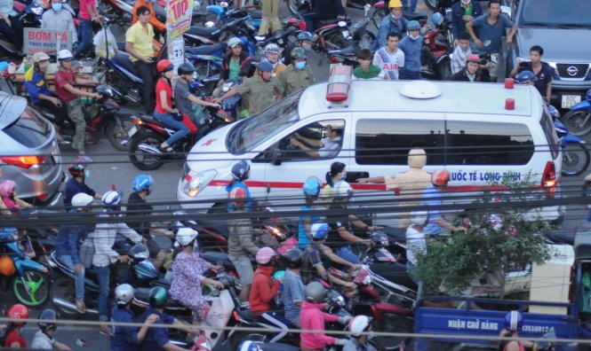 Xe cảnh sát có mặt tại hiện trường - Ảnh: A.LỘC Xe cảnh sát có mặt tại hiện trường - Ảnh: A.LỘC