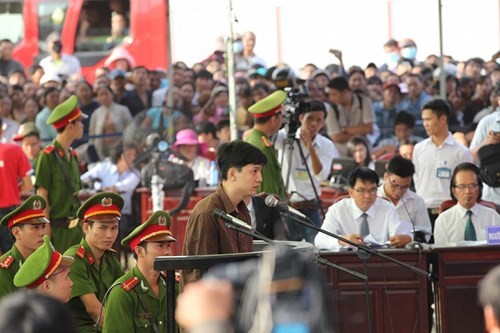 Xét xử vụ thảm sát ở Bình Phước: Dương và Tiến bật khóc khi bị đề nghị án tử hình ảnh 20 Xét xử vụ thảm sát ở Bình Phước: Dương và Tiến bật khóc khi bị đề nghị án tử hình ảnh 20