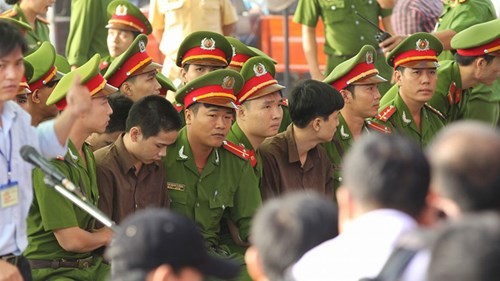 Xét xử vụ thảm sát ở Bình Phước: Dương và Tiến bật khóc khi bị đề nghị án tử hình ảnh 33 Xét xử vụ thảm sát ở Bình Phước: Dương và Tiến bật khóc khi bị đề nghị án tử hình ảnh 33