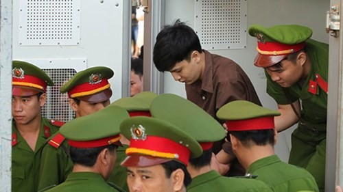 Xét xử vụ thảm sát ở Bình Phước: Dương và Tiến bật khóc khi bị đề nghị án tử hình ảnh 34 Xét xử vụ thảm sát ở Bình Phước: Dương và Tiến bật khóc khi bị đề nghị án tử hình ảnh 34