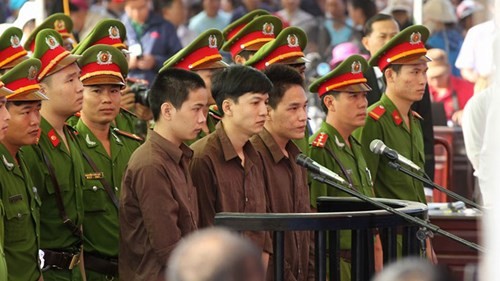 Xét xử vụ thảm sát ở Bình Phước: Dương và Tiến bật khóc khi bị đề nghị án tử hình ảnh 30 Xét xử vụ thảm sát ở Bình Phước: Dương và Tiến bật khóc khi bị đề nghị án tử hình ảnh 30